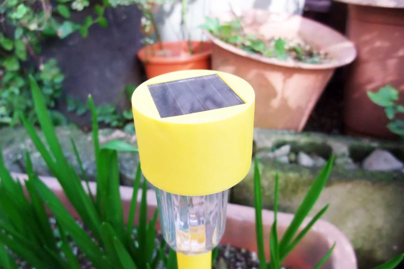 lampe-solaire-guide-complet-2025-pour-bien-choisir-et-installer-3